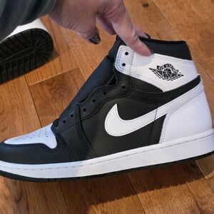 Nike Air Jordans Men's 8.5 Black and White High-Top Sneakers